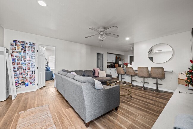 Foto del edificio - 6239-6241 Mary Lane Dr