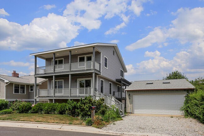 Building Photo - 3 Willow Way