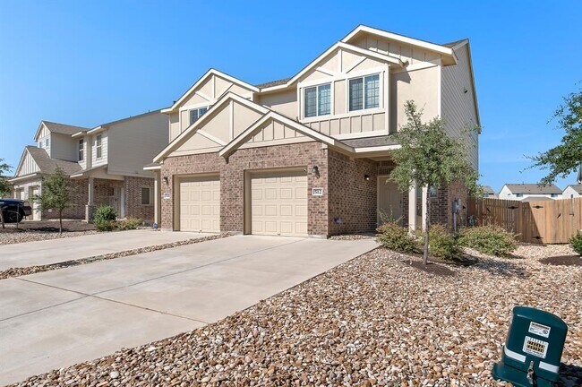 Building Photo - 512 White Steppe Way
