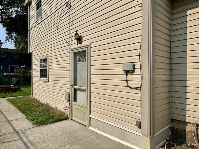 Building Photo - 574 Ardmore Dr