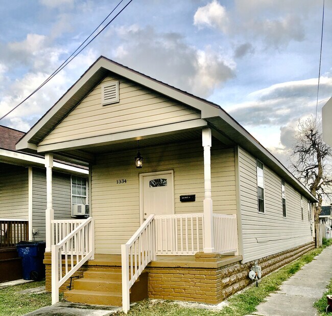 Foto del edificio - 1334 Monroe St