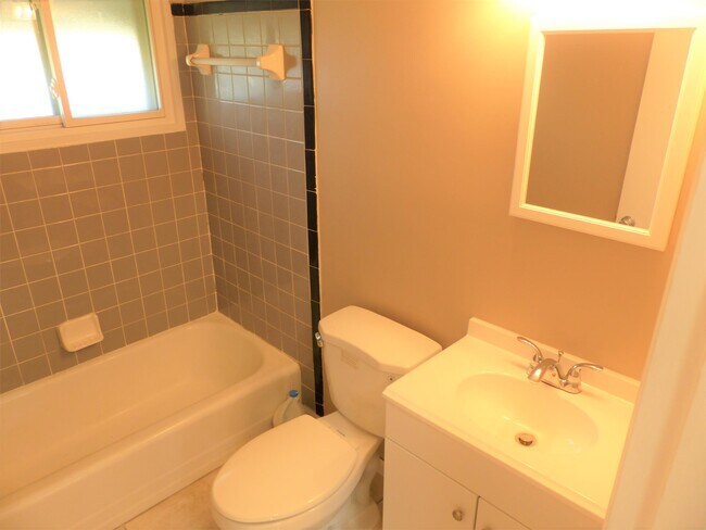 Building Photo - 7571 Pardee Rd