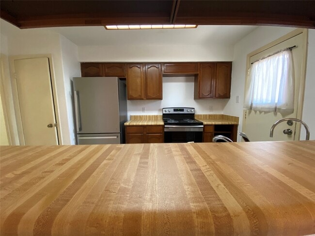 Building Photo - 7846 Green Lawn Dr