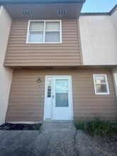 Building Photo - 220 Angler Ave