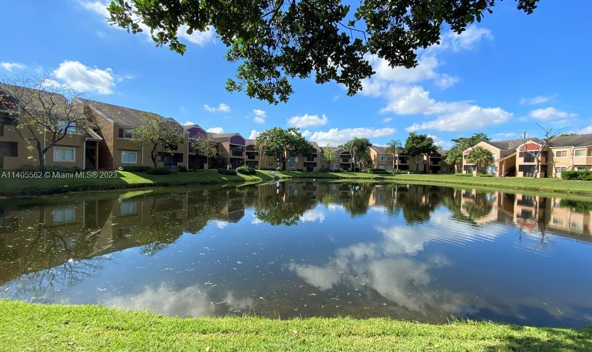 Foto principal - 8471 SW 5th St