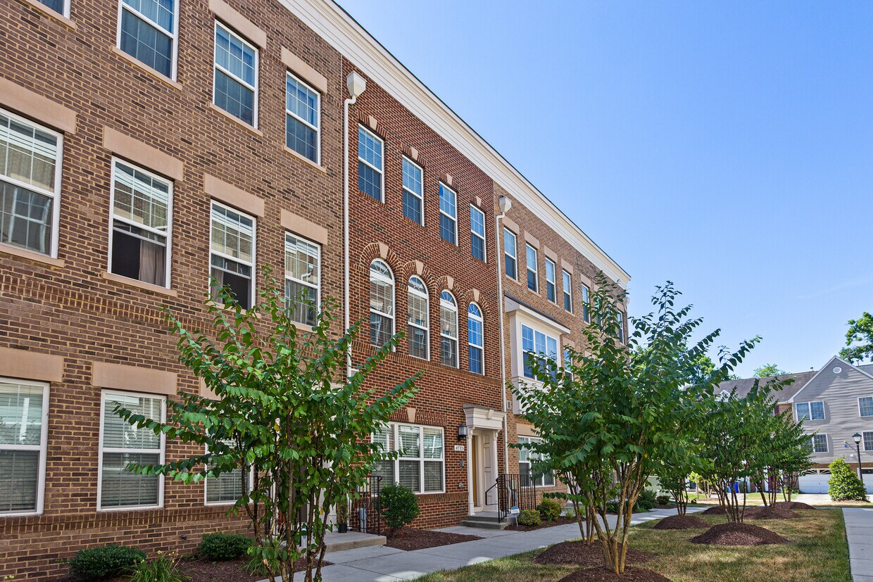 Foto principal - 4785 Cherokee St