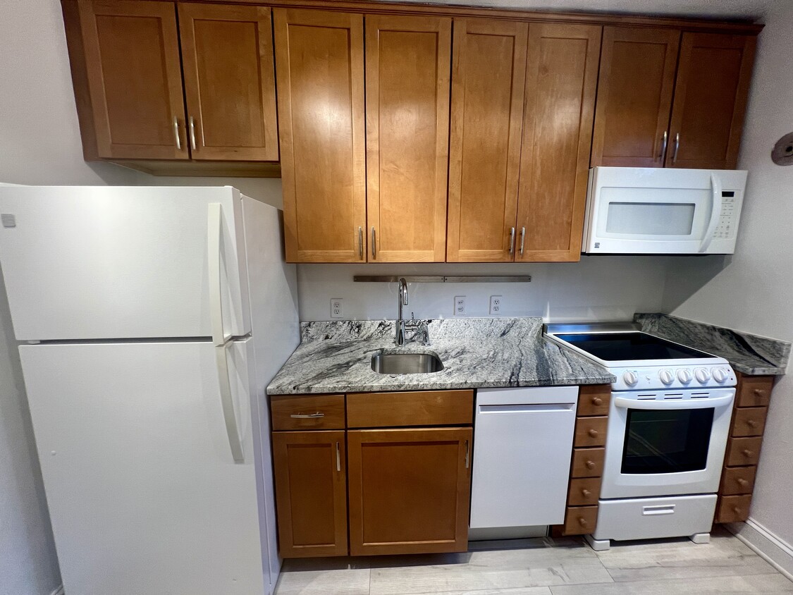 Primary Photo - 7 E Glebe Rd