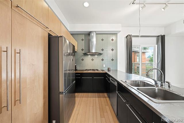 Building Photo - 2400 Champa St