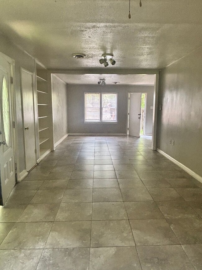 Building Photo - 1452 Woody Dr