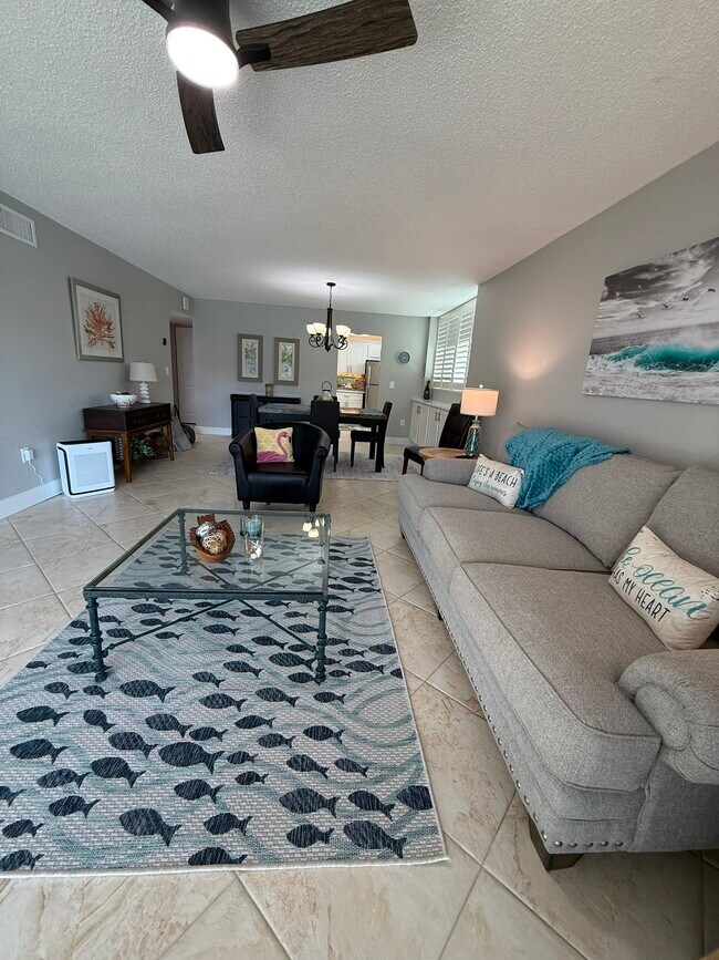 Sala de estar - 7560 Bay Island Dr S