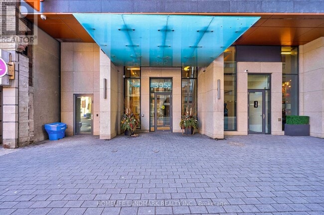 Photo du bâtiment - 395-3395 Bloor St E