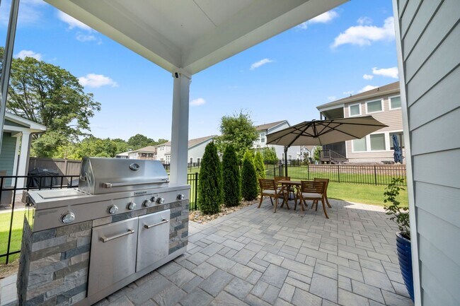 Foto del edificio - 2506 Lola Ave