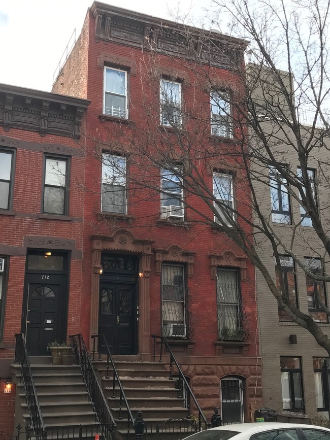 Contact Justin: Jgoldstein@halstead.com 917-771-4713 - 710 Degraw St