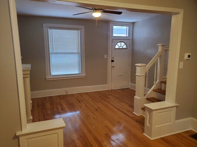 Entrance - 461 W Earlham Ter