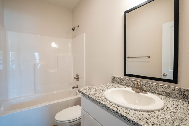 Foto del edificio - BRAND NEW 3 BEDROOM HOME - Mount Vernon, MO