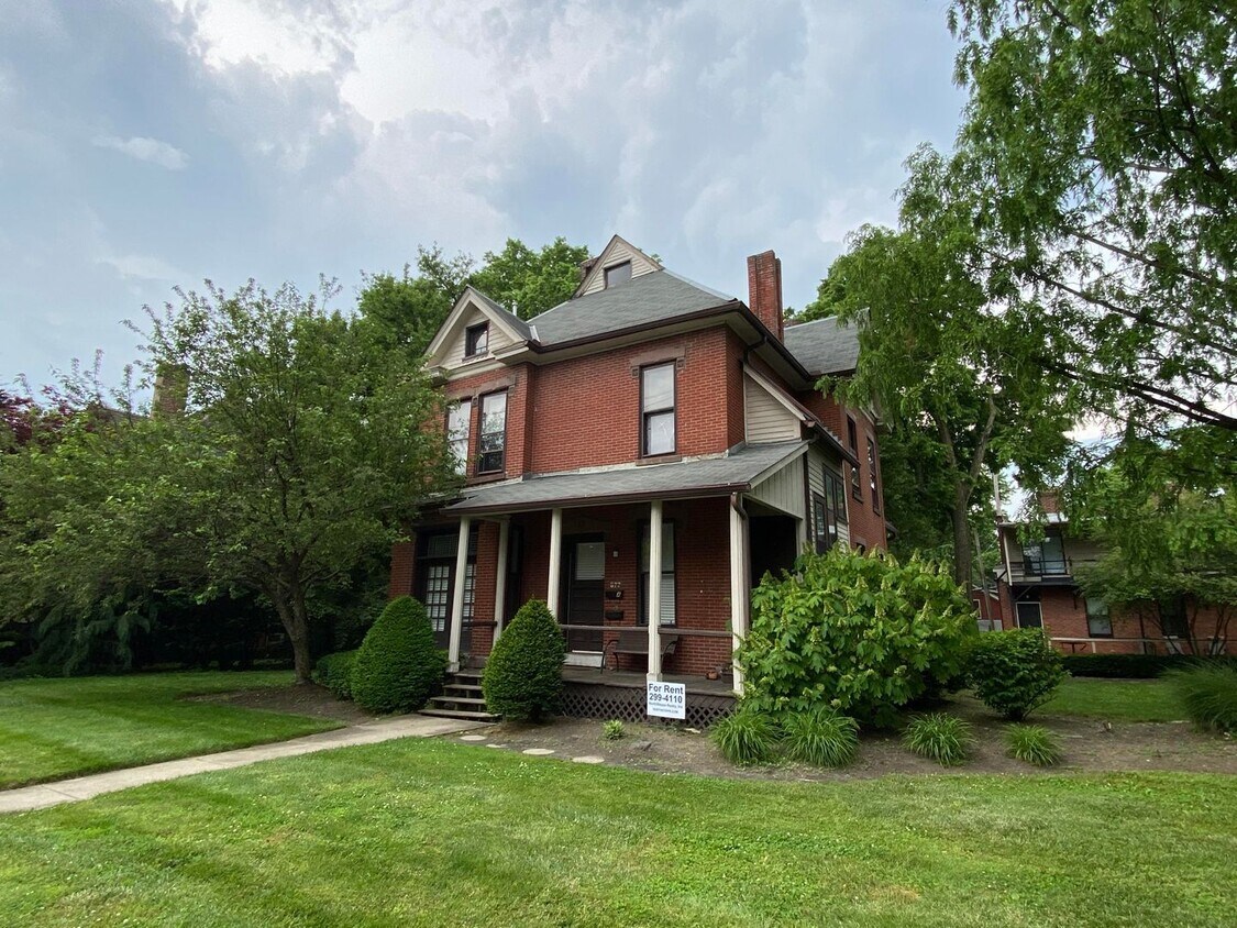 877 Dennison Ave Unit C, Columbus, OH 43215 Room for Rent in Columbus