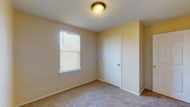 Building Photo - ONLY $1395 MINUTES AWAY FROM FORT HOOD AIRFIELD!