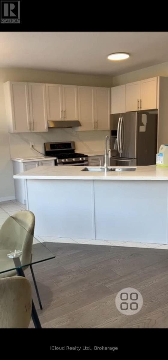 Building Photo - 472 Carbert Cres