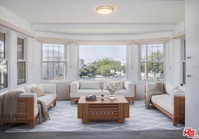 Foto del edificio - 4331 Price St