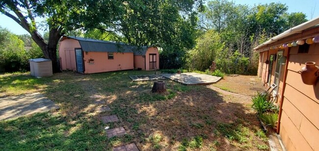 Building Photo - 1806 Cherry Orchard Dr