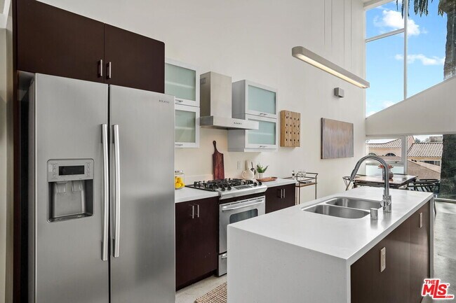 Building Photo - 803 Wilcox Ave