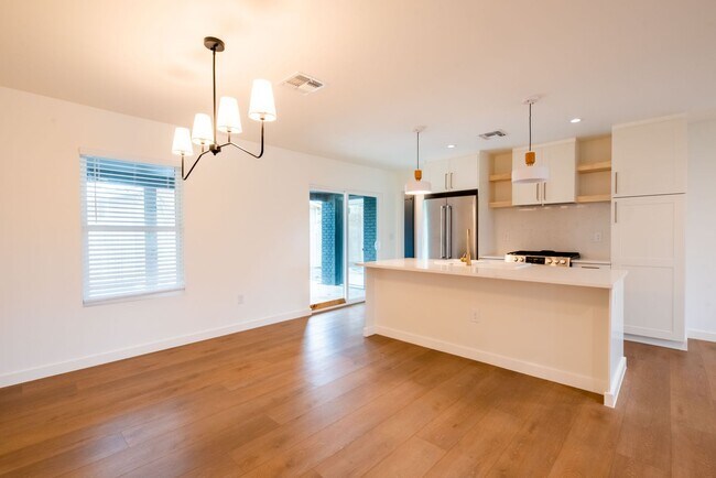 Foto del edificio - 7104 Twin Crest Dr
