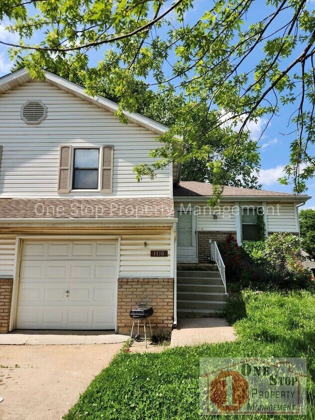 Primary Photo - Great 2 bedroom, 1.5 bathroom duplex in Ol...