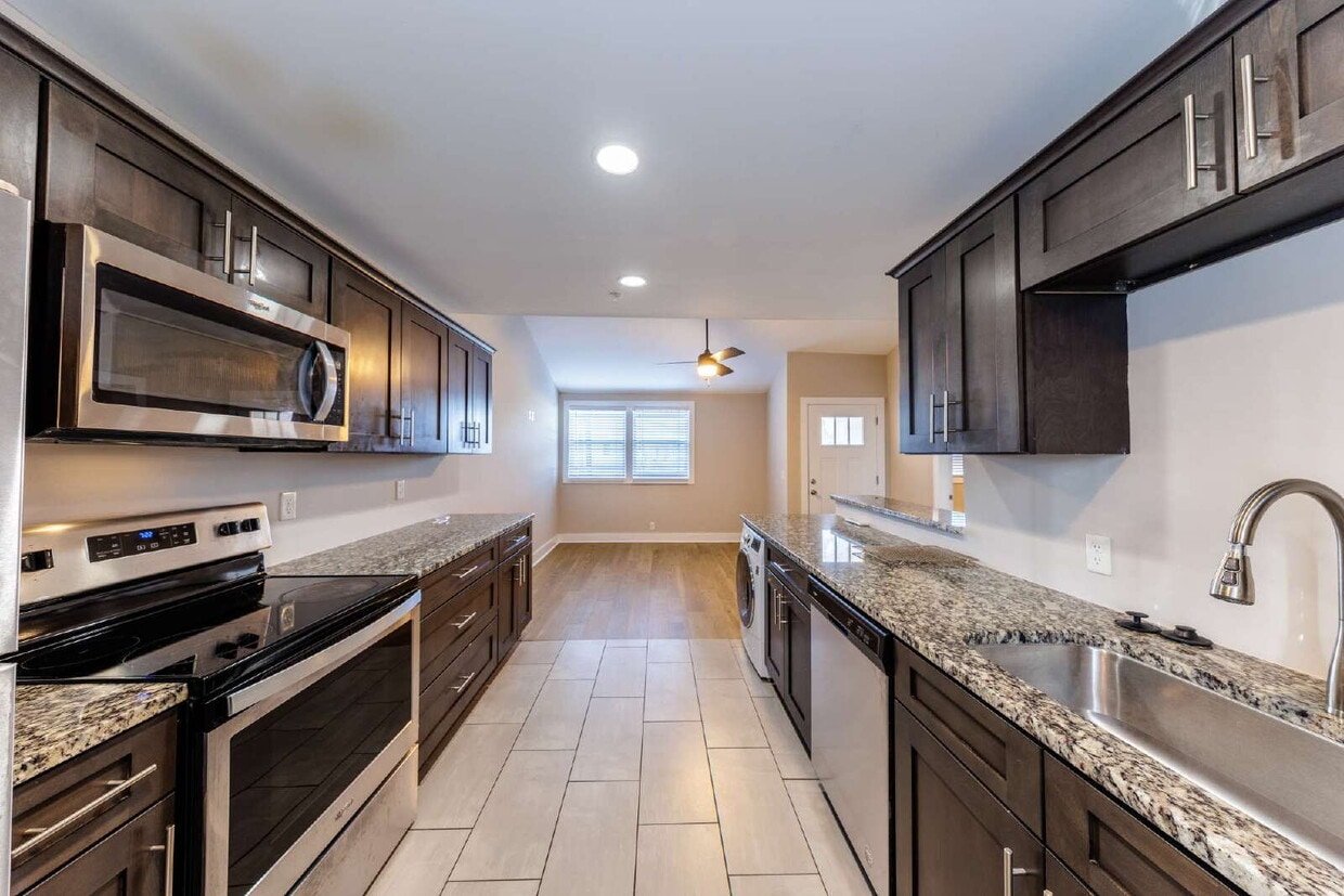 Renovated 2 Bed in Elizabeth Park for Lease! - Renovated 2 Bed in Elizabeth Park for Lease!