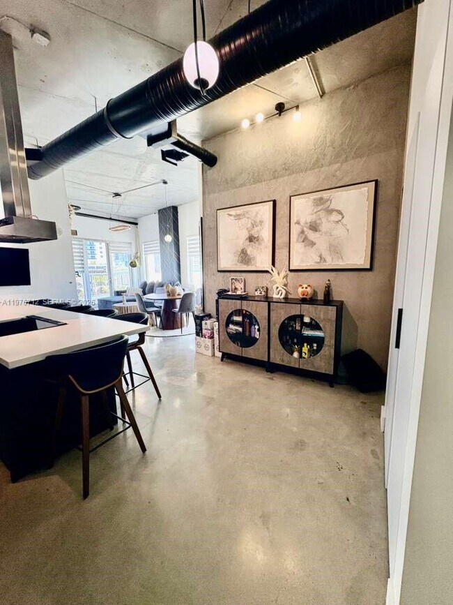 Foto del edificio - 10 SW South River Dr