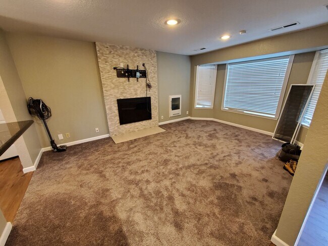 Foto del edificio - CUTE House with fenced yard & AIR-CONDITIONING in Lynnwood/N Bothell area