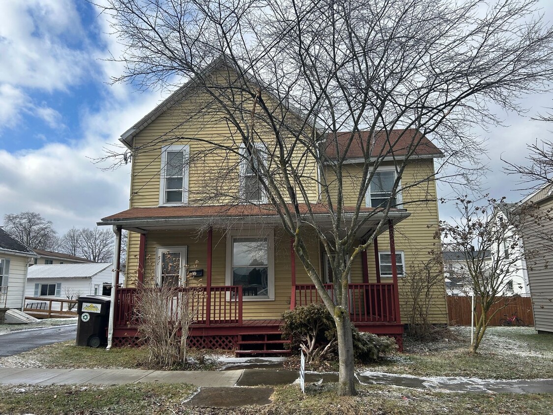 Foto principal - Three Bedroom Home in Grove City