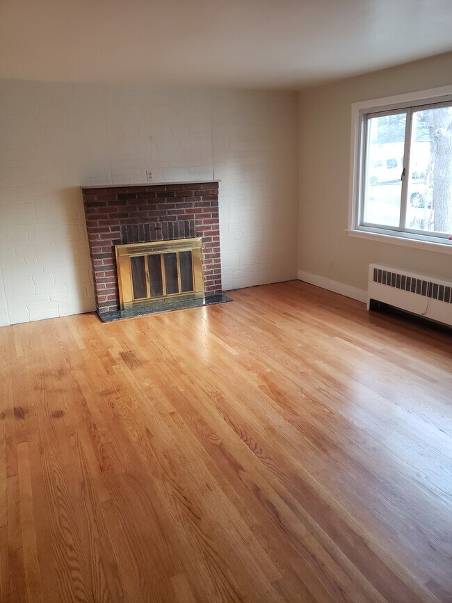 Foto del edificio - 19 Maplewood Ave
