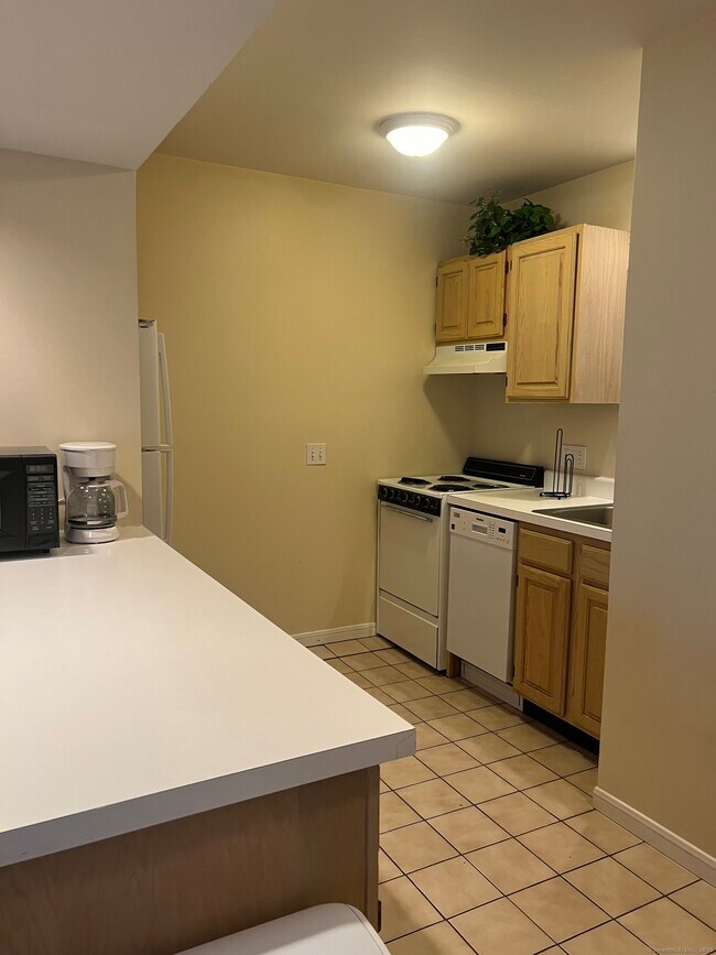 Foto del edificio - 912 Old Pond Ln