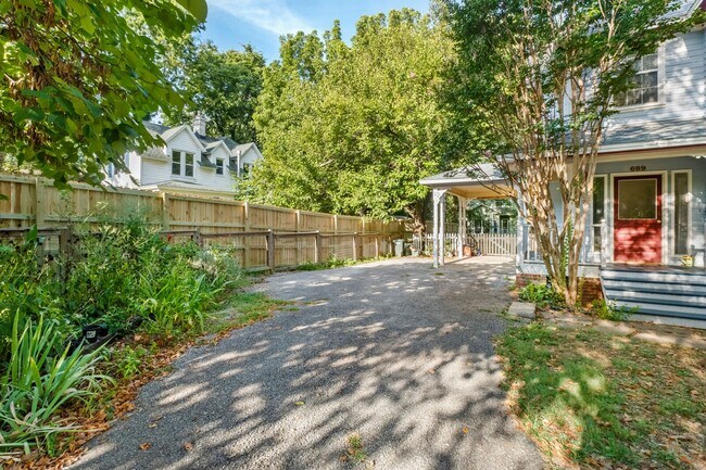 Foto del edificio - HISTORIC DOWNTOWN  3 bedroom 2.5 bath home