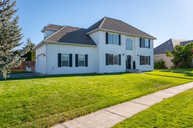 Building Photo - 305 E Inglewood Dr Building Photo - 305 E Inglewood Dr