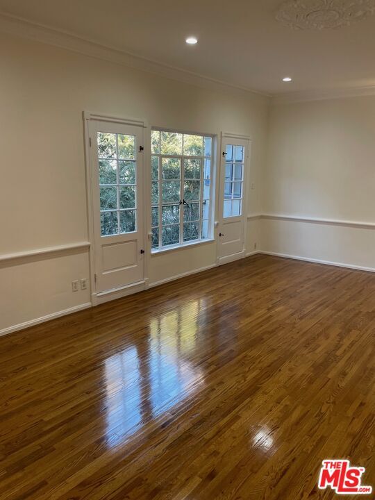 Foto del edificio - 9836 Charleville Blvd