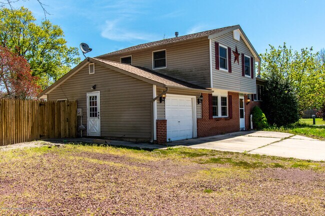 Foto del edificio - 302 Candle Lake Dr