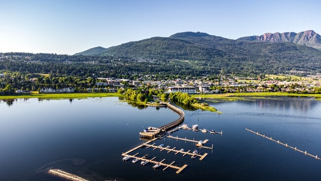 Building Photo - 425 Main St