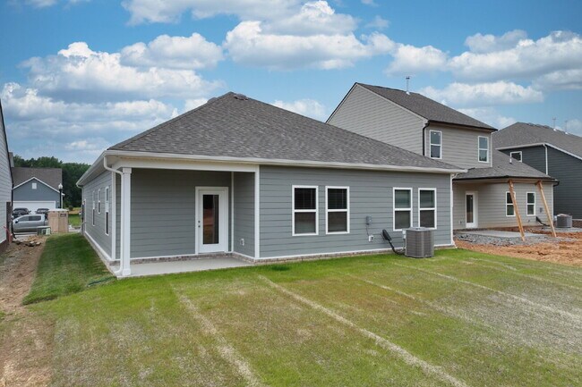 Building Photo - BRAND NEW 4BR, 2.5BA in White House!