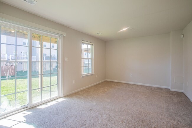 Building Photo - Beautiful 3 BR/2.5 BA Townhome in Brooklyn...