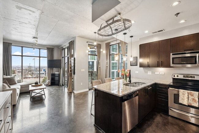 Building Photo - 1510 Demonbreun St