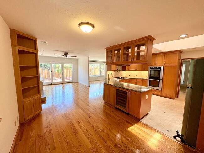 Foto del edificio - 3057 Carleton Pl