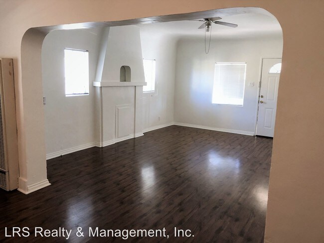 Foto del edificio - 4211-4213 Naomi Ave