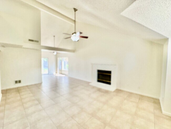 Foto del edificio - Updated North Fresno 3/2