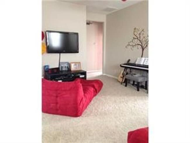 Photo - 607 Wisteria Ct House