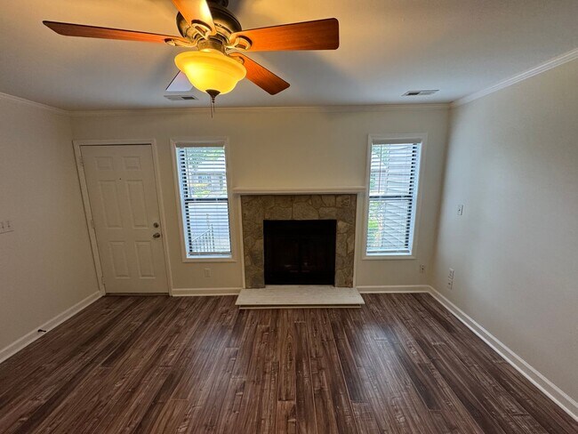 Foto del edificio - 133 Cedar Hollow St