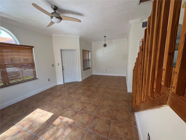 Building Photo - 6015 NW 116 Pl