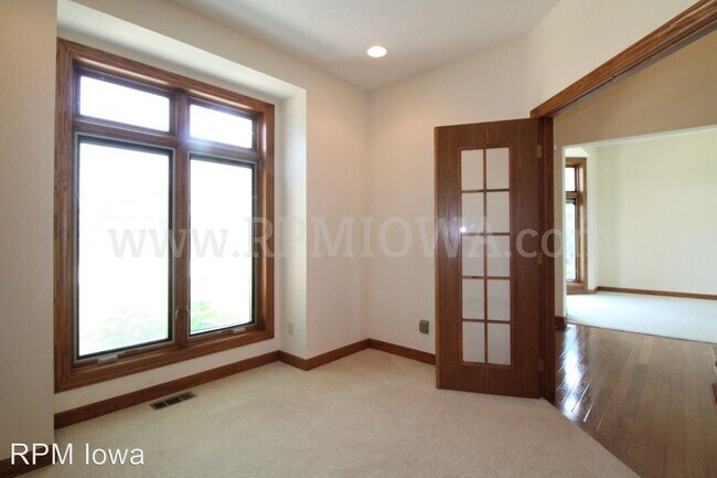Foto del edificio - 5 br, 4.5 bath House - 504 66th Court