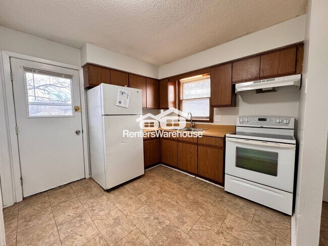 Foto del edificio - 830 Hartford Ave