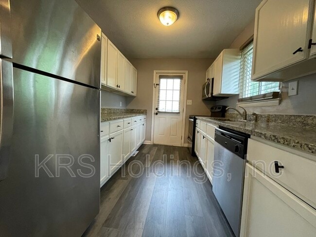 Building Photo - 9 Kingslee Ln
